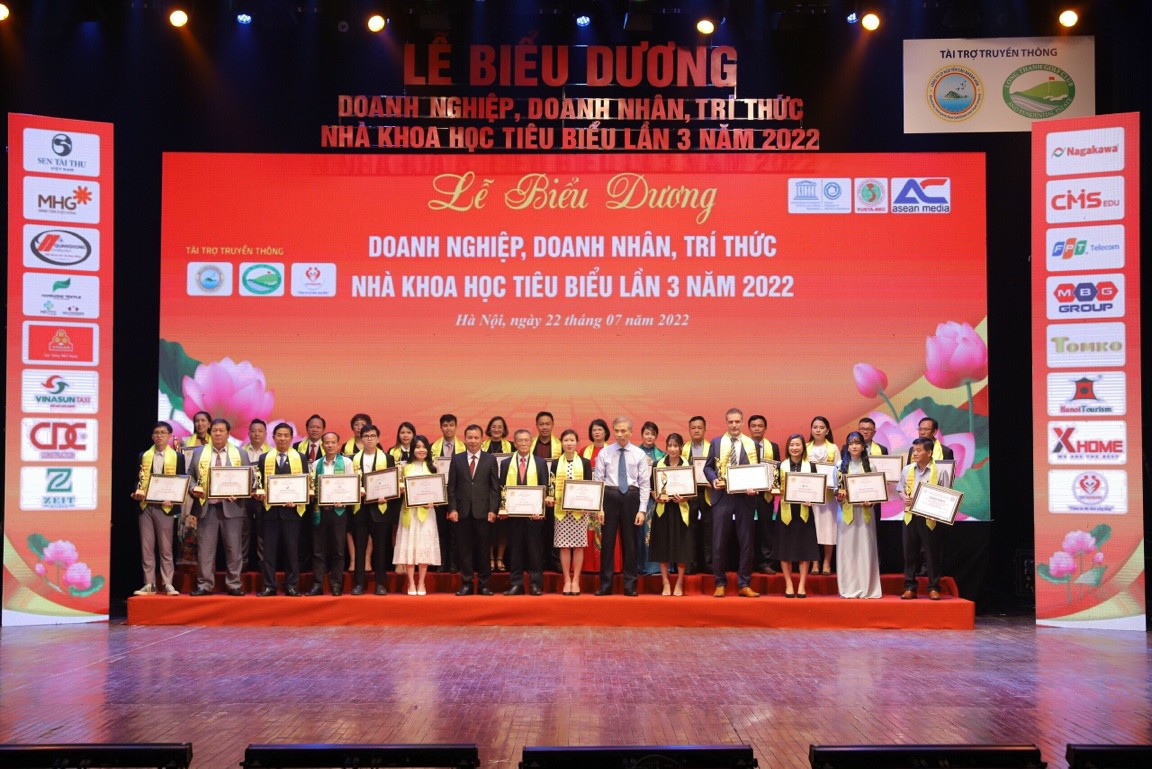 Chúc mừng hệ thống Anh Ngữ Á Châu vinh dự đạt danh hiệu top 10 doanh nghiệp được tin dùng nhất Việt Nam 